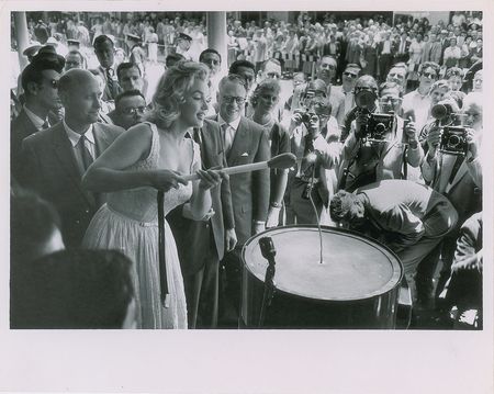 Lot #757 Marilyn Monroe Photograph - Image 1
