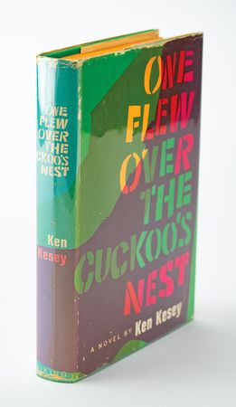 Lot #424 Ken Kesey: Colorfully inscribed first edition of One Flew Over the Cuckoo's Nest - Image 2