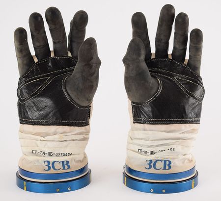 Lot #2282 Sergei Zalyotin's Soyuz TM-30 Flown Sokol Gloves - Image 2