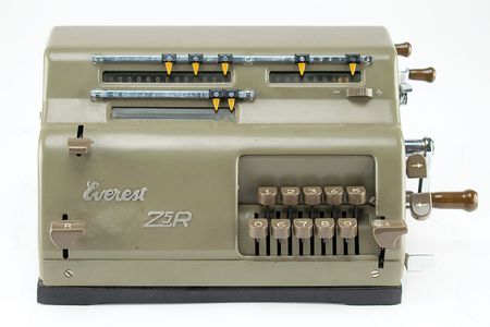 Lot #2136  Everest Z5R Pinwheel Calculator - Image 1
