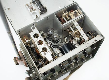 Lot #2139  WWII American TBY-4 Two-Way Radio Transmitter/Receiver - Image 4