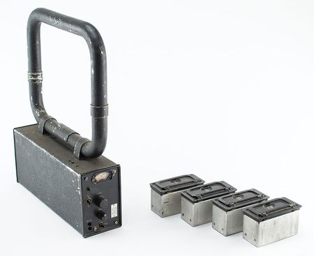 Lot #2122  Czech RZ-301 Radio Detection Unit - Image 1