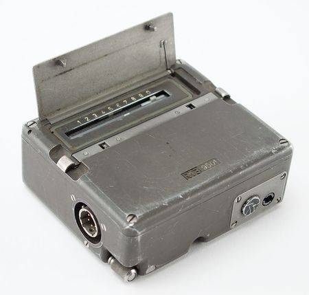 Lot #2118  Cold War German RT-3 Burst Encoder - Image 2