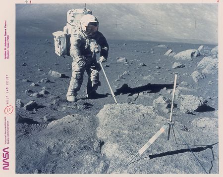 Lot #2208  Apollo Program and Space Shuttle Original Vintage NASA and Press Photograph Archive - Image 8