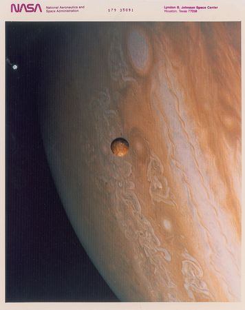 Lot #2208  Apollo Program and Space Shuttle Original Vintage NASA and Press Photograph Archive - Image 14