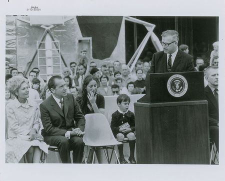 Lot #2208  Apollo Program and Space Shuttle Original Vintage NASA and Press Photograph Archive - Image 21
