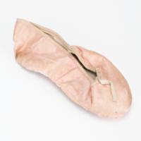 Lot #1100 Anna Pavlova: Anna Pavlova's pink ballet slipper - Image 3