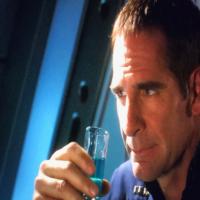 Lot #1240 Star Trek: STE Shran’s Andorian Ale Toast Set from 'Babel One' Prop - Image 5