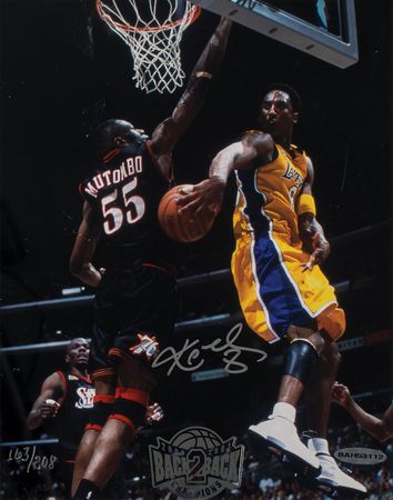 Lot #4171 Kobe Bryant Signed Photograph - Image 1
