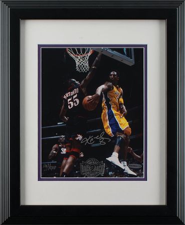 Lot #4171 Kobe Bryant Signed Photograph - Image 2