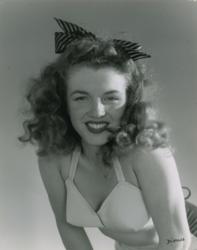 Lot #925 Marilyn Monroe Photograph - Image 1