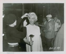 Lot #1096 Marilyn Monroe Photograph - Image 1