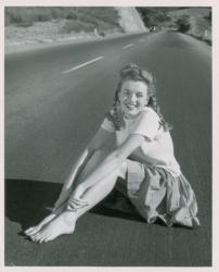 Lot #1089 Marilyn Monroe Photograph - Image 1