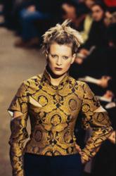 Lot #876 Alexander McQueen: 'Dante' Runway-Worn Renaissance Brocade Jacket: Runway-worn brocade jacket from McQueen's breakthrough 'Dante' show - Image 2