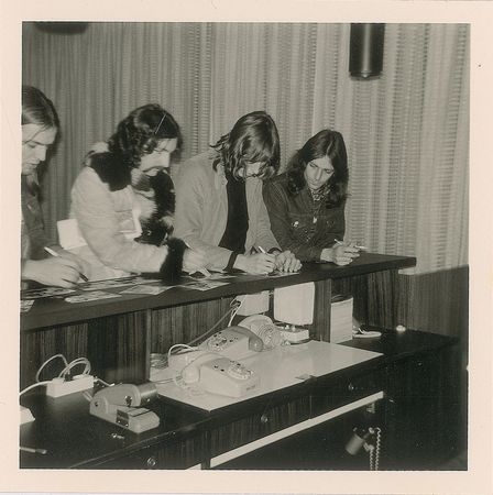 Lot #581 Pink Floyd: Pink Floyd sign during their Dark Side of the Moon Tour - Image 3