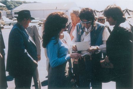 Lot #584 Elvis Presley Signature - Image 4