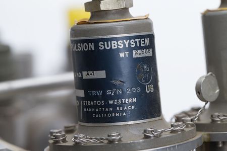 Lot #4550  Satellite Helium Regulator Assembly - Image 5