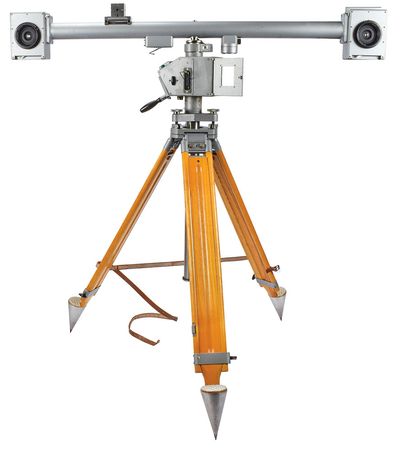 Lot #4508  JPL Carl Zeiss SMK 120 Stereo Photogrammetry Camera and Tripod - Image 2