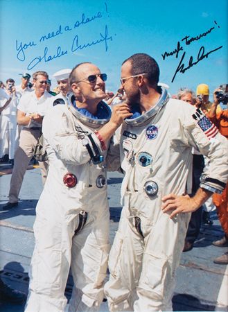 Lot #4042 Gordon Cooper's Gemini 5 Flown Patch with Signed Photograph - Image 2