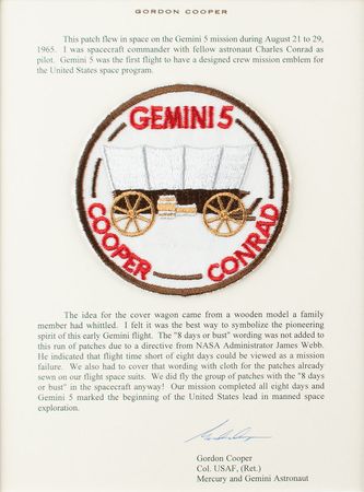 Lot #4042 Gordon Cooper's Gemini 5 Flown Patch with Signed Photograph - Image 3
