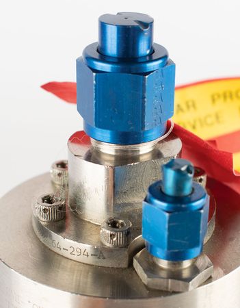 Lot #4098  Apollo CSM Cryogenic Hydrogen Ground Coupling - Image 2