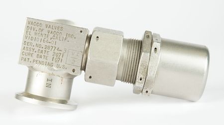 Lot #4092  Apollo CM Pressure Relief Valve - Image 3