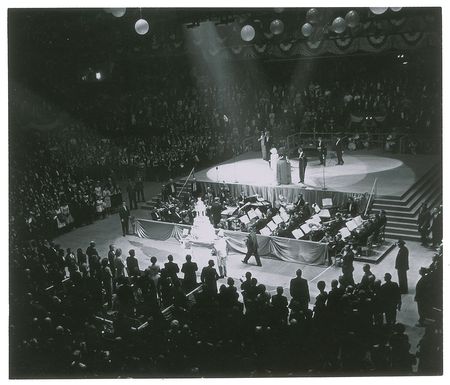 Lot #1029 Marilyn Monroe Photograph - Image 1