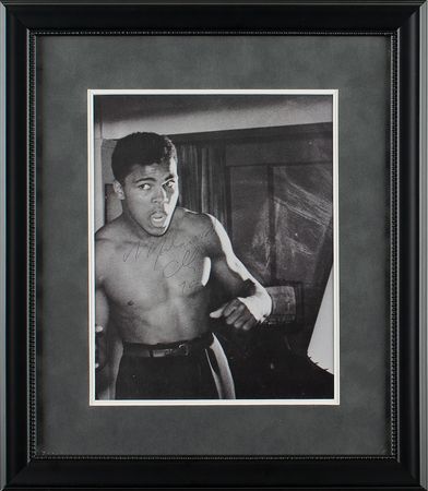 Lot #1087 Muhammad Ali Signed Photograph - Image 2