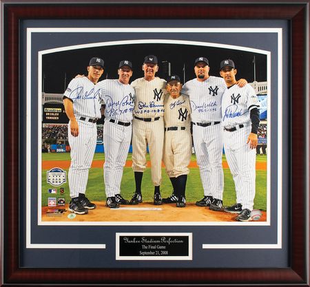 Lot #1105 NY Yankees Signed Photograph - Image 1