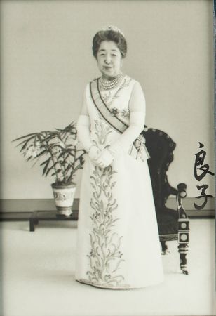 Lot #196 Emperor Hirohito and Empress Nagako: Formal presentation portraits of Hirohito and Nagako - Image 3
