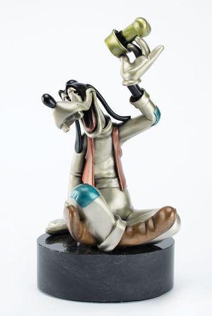 Lot #739 Goofy limited edition statue Statue - Image 1