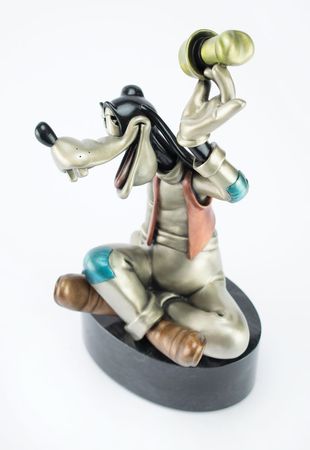 Lot #739 Goofy limited edition statue Statue - Image 3