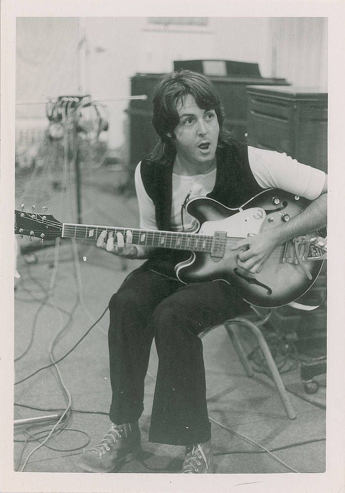 Linda McCartney Paul McCartney ギターピック File:Linda McCartney and husband Paul 1976.jpg - Wikipedia