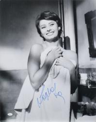 Lot #983 Sophia Loren Signed Photographs - Image 1