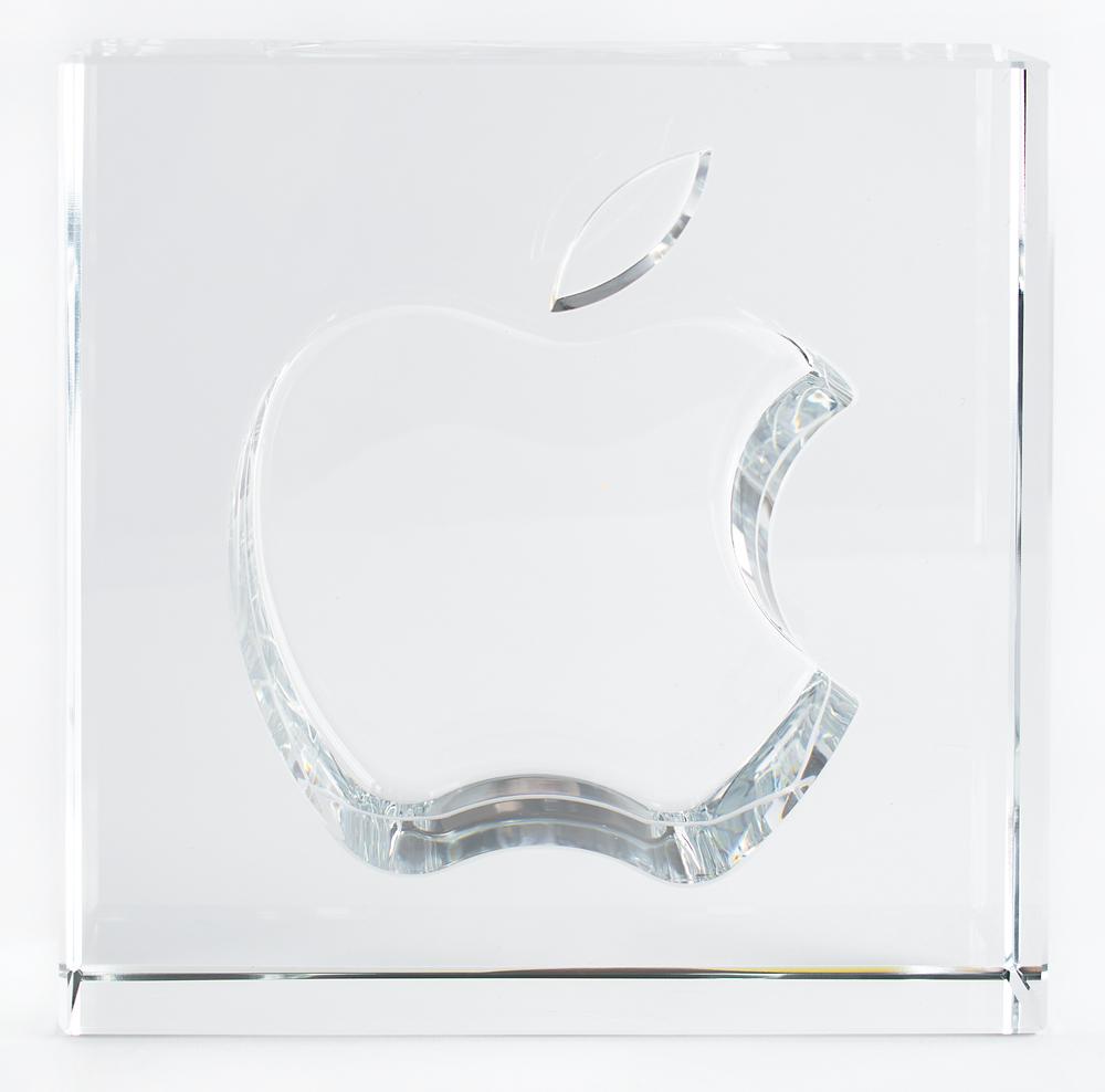 Apple 20th Anniversary Award | RR Auction