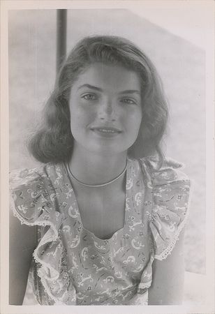 Lot #61 Jacqueline Kennedy: Remarkable candids of the 16-year-old Jacqueline Bouvier - Image 6