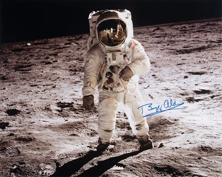 Lot #351 Buzz Aldrin Signed Photograph - Image 1