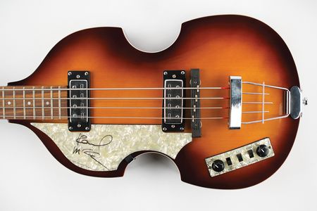 Lot #584 Beatles: Paul McCartney: Beautiful McCartney-signed sunburst Hofner - Image 2