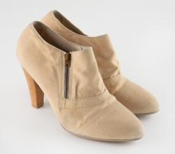 Lot #693 Prince's Custom-Made Tan High-Heeled Boots Worn in 1998 Mel B Interview: Custom-made tan high-heeled boots worn by Prince, reinforced to support his on-stage splits and worn in the 1998 Mel B interview - Image 3