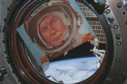 Lot #3559  Soyuz TMA-14/ISS Flown Painting by Jan Fekete - Image 3