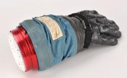 Lot #3100  Apollo Era A6L Glove Assembly - Image 7