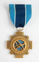 Lot #3381 Al Worden's NASA Distinguished Service Medal - Image 1