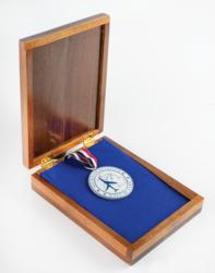 Lot #3404 Al Worden's Michigan Aviation Hall of Fame Medal - Image 3