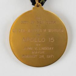Lot #3370 Al Worden's Apollo 15 City of New York Gold Medal - Image 3