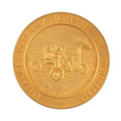Lot #3368 Al Worden's Alliance Internationale de Tourisme Gold Medal - Image 1