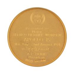 Lot #3368 Al Worden's Alliance Internationale de Tourisme Gold Medal - Image 2