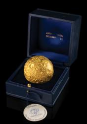 Lot #3184  Apollo 11 22K Gold Moon by Louis Osman - Image 10