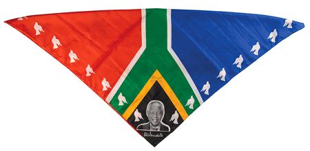 Lot #132 Nelson Mandela: Scarf of the new South African flag, signed in 1995 by President Nelson Mandela - Image 1