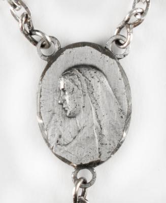 Lot #116 John and Jacqueline Kennedy Gifted Black and Sterling Silver Rosary - Image 3