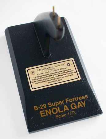 Lot #542 Enola Gay Signed Scale Model and Signed Photograph - Image 6
